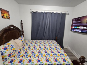 3F7-Chelsea Suites In-Unit washer dryer and TV